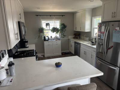 Room for rent in 4 bedroom house  Main Photo