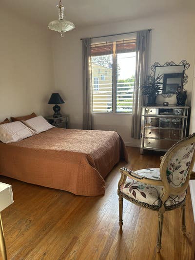 Room in bright and lovely vintage spanish condo Main Photo