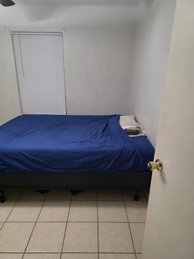 Room for rent  Main Photo