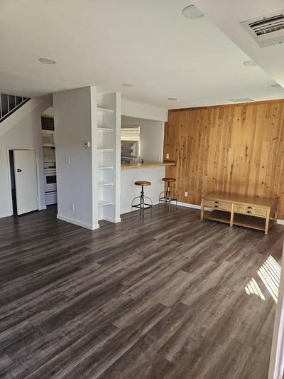 Private ensuite room in townhouse- Great location! Main Photo