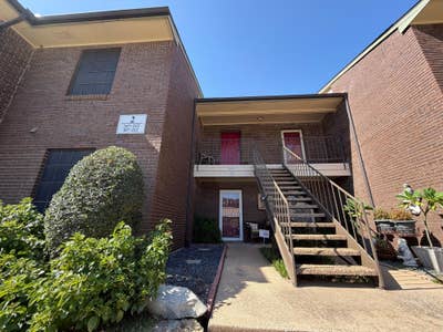 Spacious pad in Dallas Main Photo