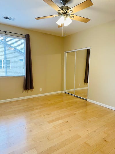 Room for Rent in Stunning _Bedroom Hollister Home Main Photo