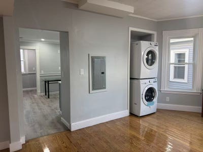 Top Floor Bedroom Shares Bath with Another Bedroo Main Photo