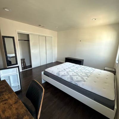 $1050   1 ens. br_ft_ furnished room for rent. Main Photo