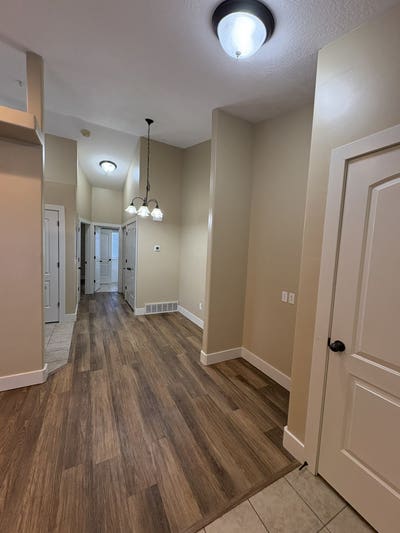 Large one Bedrom Corner unitPRIME Location! Main Photo