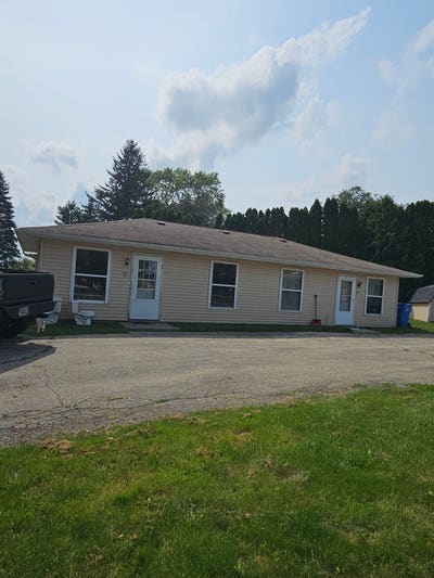 1 bed 1 bath apartment in a nice duplex proprety  Main Photo