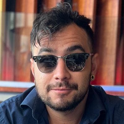 Professional Male seeks a small or large room Main Photo