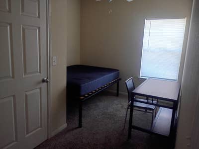 Furnished room by town lake Main Photo