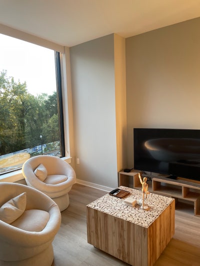 Pentagon City Apartment  Main Photo