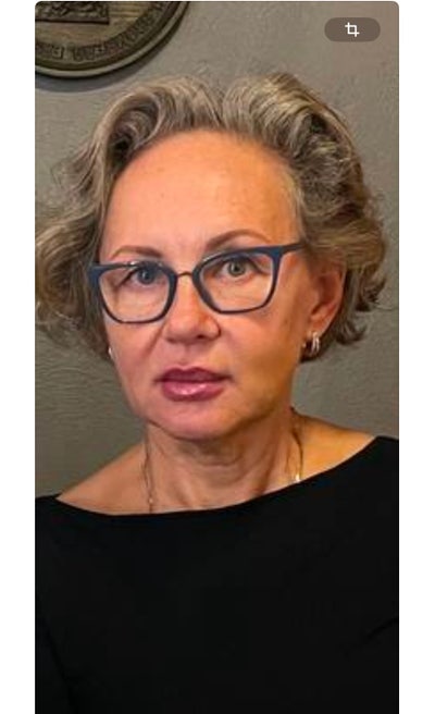 Professional Female seeks a small or large room Main Photo