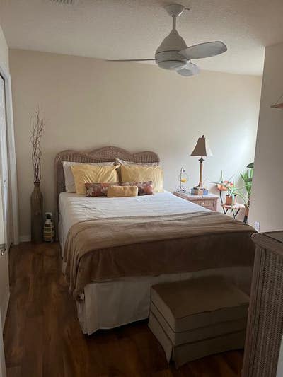Cozy Furnished Room in Private End-Unit Villa Main Photo