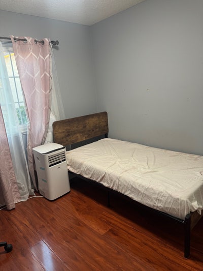 $700 Furnished private bedroom available Main Photo