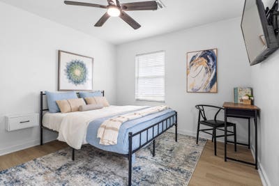  Bedroomshared Bath miles IAH Kingwood Main Photo