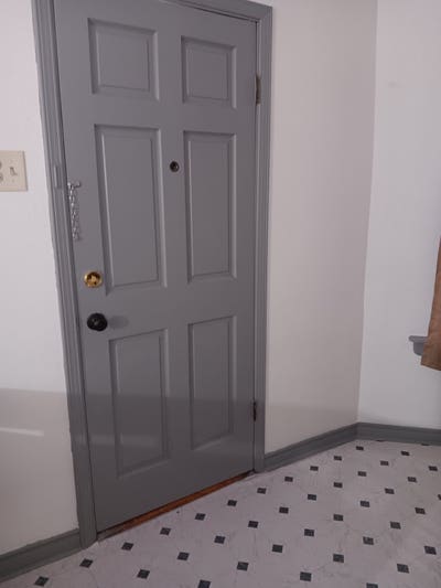 Affordable Downstairs Room in Two_Story Historic  Main Photo