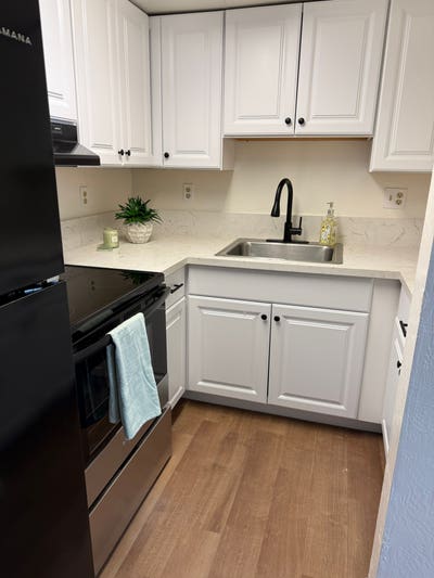 Remodeled _be _Bath condo. partial utilities inclu Main Photo