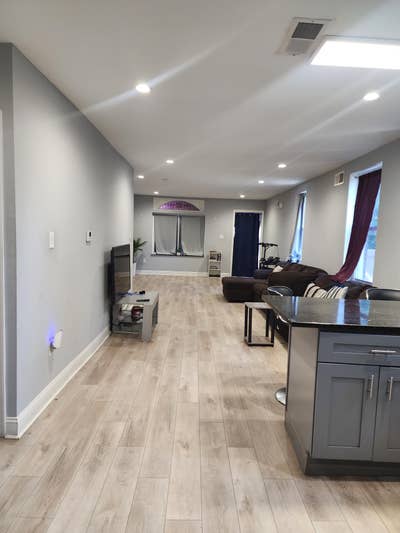 1 room in beautiful house  Main Photo