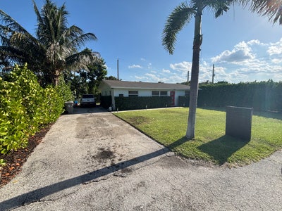 Coastal Beach  House  Main Photo