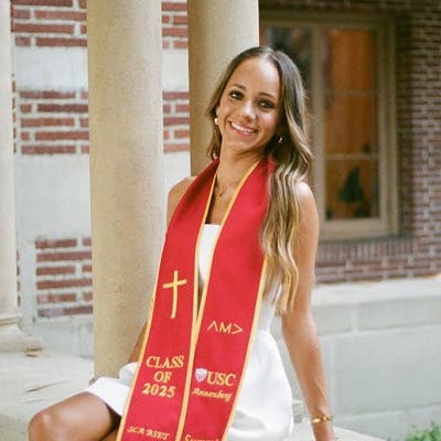 Professional Female seeks a small or large room Main Photo