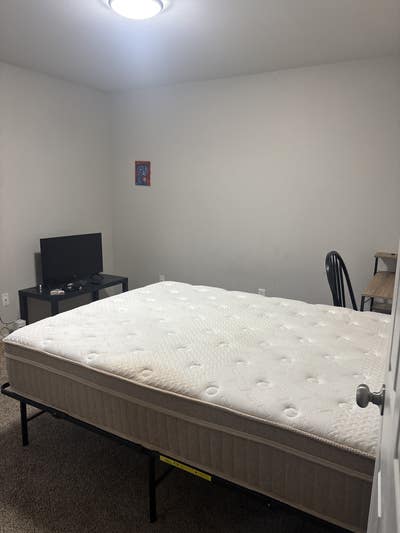 Room For Rent  Main Photo