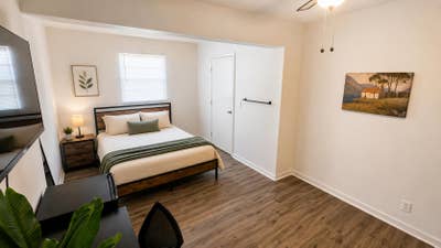  Cozy Jacksonville home | Upgraded Kitchen  | Comf Main Photo
