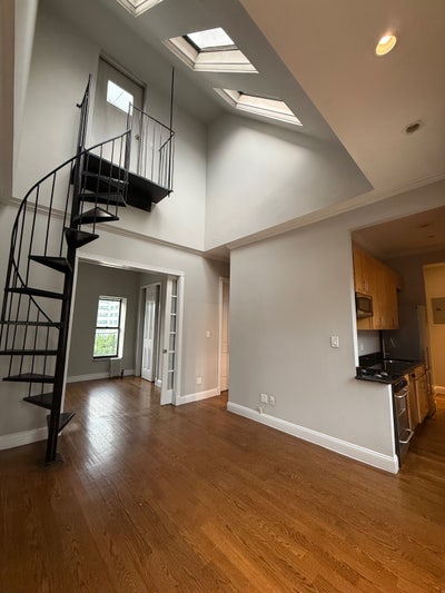 1 Room Left-3Bed/2Bath Private Roof Terrace, Manha Main Photo