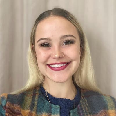 Professional Female seeks a small or large room Main Photo