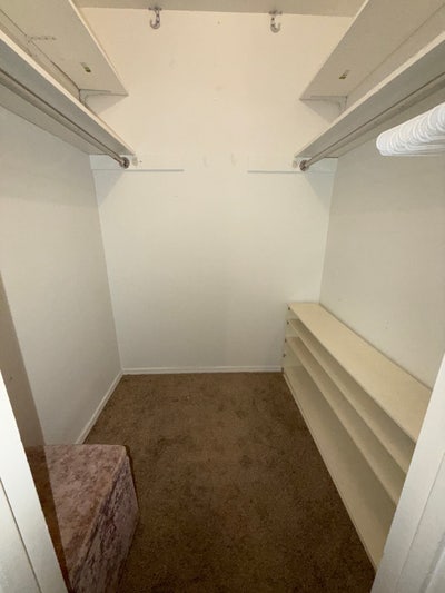 Large Room 10 min from away Downtown  Main Photo