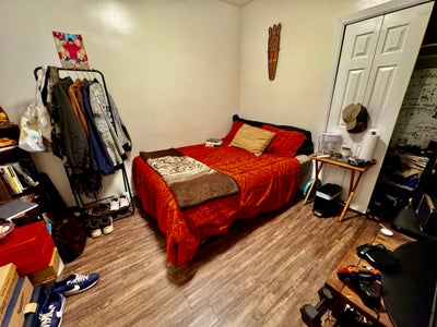 S & Lg Rooms W/Outdoor Space,Laundry,Nearcuny, B,C Main Photo