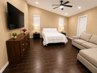 Spacious 256 Sq. Ft. Furnished Primary Suite w dr Main Photo
