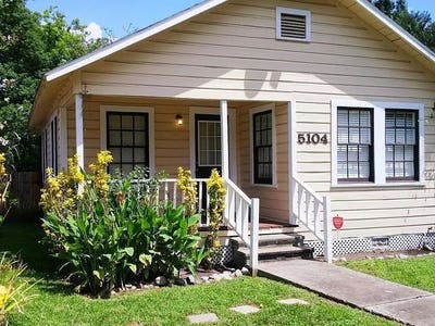 Adorable Cottage Home:1Bbcar Main Photo