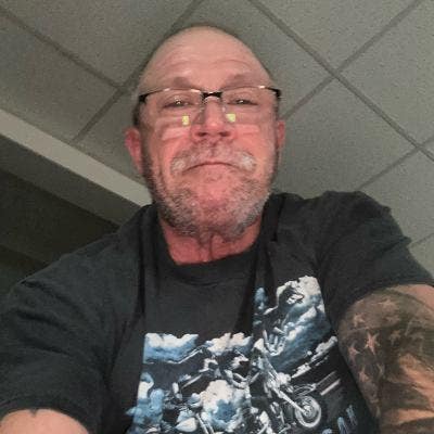 Professional Male seeks a small or large room Main Photo