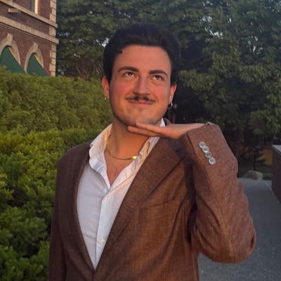 Professional Male seeks a small or large room Main Photo