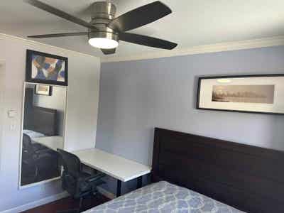 One bed room with private bath for rent Main Photo