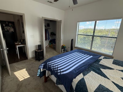 Room available Main Photo