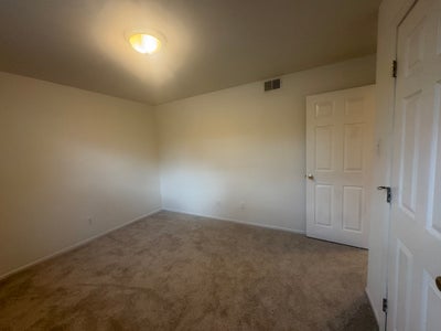Beautiful large room Main Photo