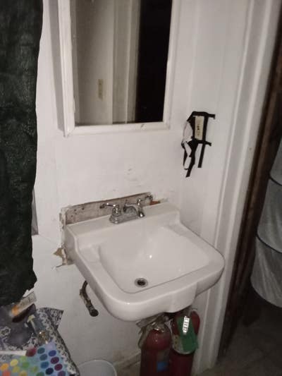 No roommates living on property shown Main Photo