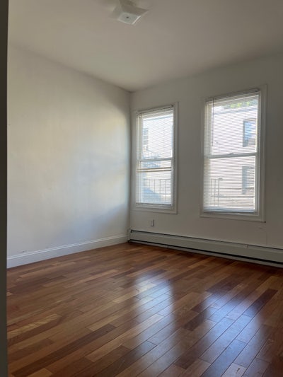 Room  + en-suite bathroom in Astoria $1750/month Main Photo