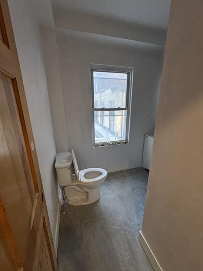 Private room in Huge 3 bed 1.5 duplex  Main Photo