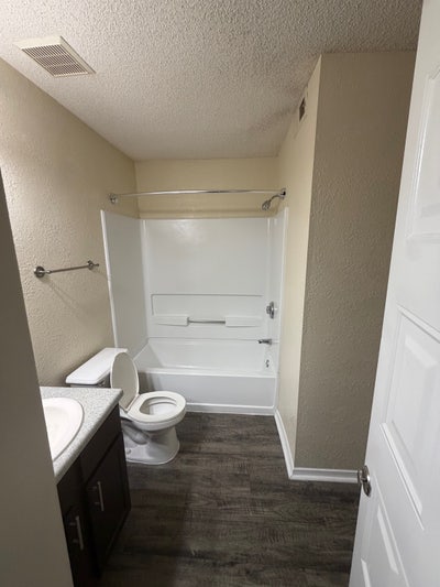 Spare room for rent Main Photo