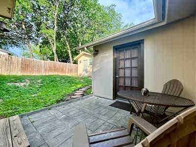Oversize Bedroom, Chill Backyard Patio Main Photo