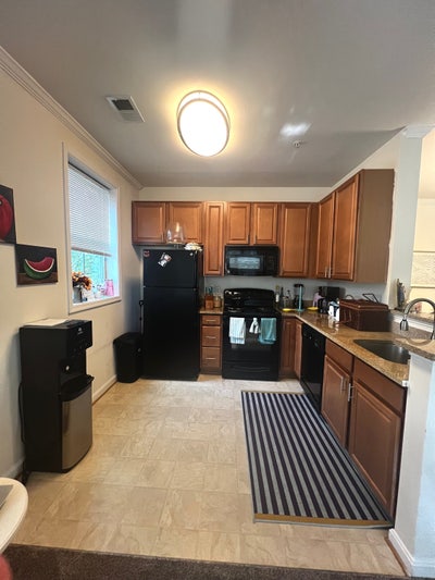 Private Bedroom and Bathroom in Old Town Manassas Main Photo