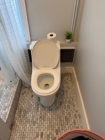 Bright, Spacious Furnished Room in McGinley Square Main Photo
