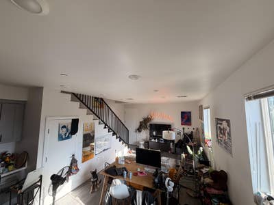Room and private bathroom in Van Nuys Main Photo