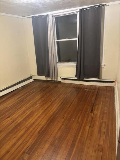 1 big room available in a 3 bedroom apartment  Main Photo