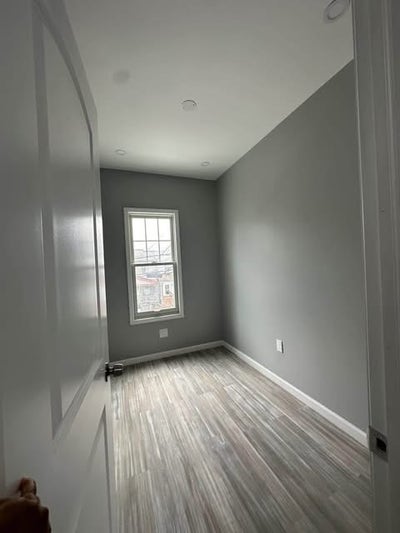 Quite, clean room available near A and J subway  Main Photo
