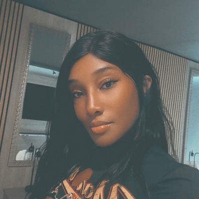 Professional Female seeks a small or large room Main Photo