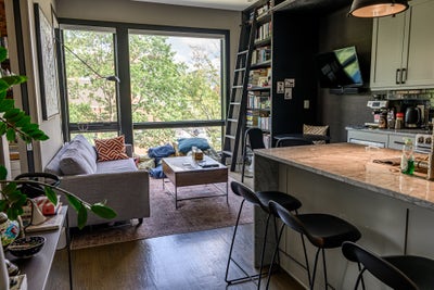 Stunning duplex with private roof deck in Shaw Main Photo