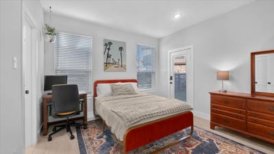 Unit D: Suite wPrivate Bath & Private Entrance Main Photo