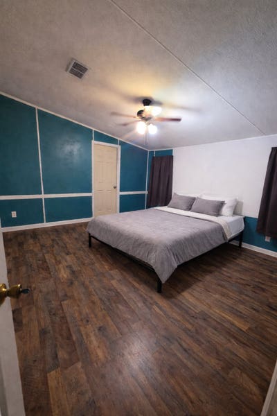 Room with private bathroom for rent  Main Photo
