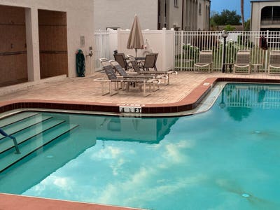 55+ Monthly 1BR,1BTHAssociation Amenitiesclose to  Main Photo